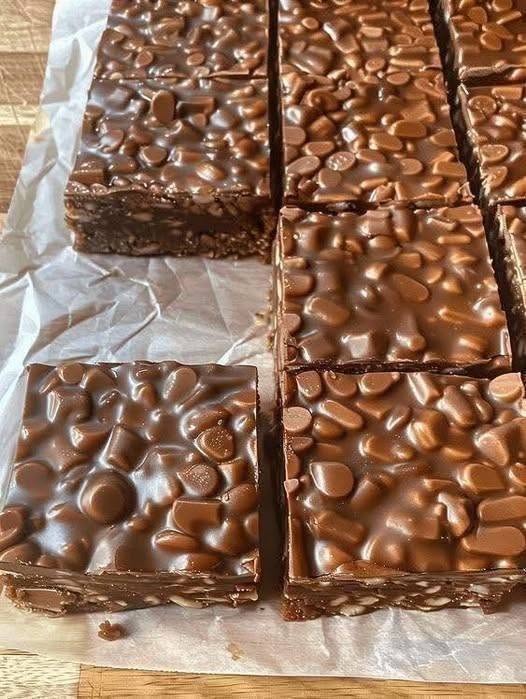 No-Bake Peanut Butter Chocolate Crunch Bars