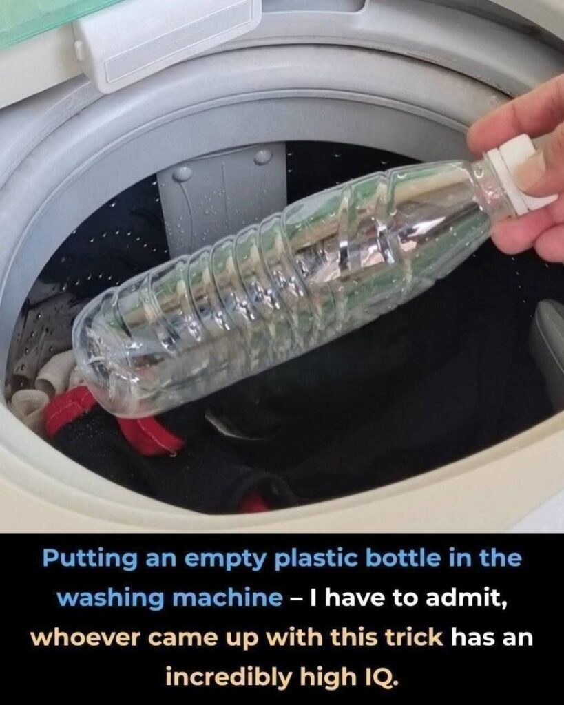 Putting an empty plastic bottle in the washing machine – I have to admit, whoever came up with this trick has an incredibly high IQ.