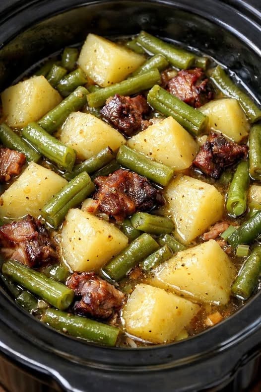 Easy 4-Ingredient Slow Cooker Green Beans