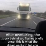 After overtaking, the truck behind you flashes briefly once: this is what the driver wants to tell you